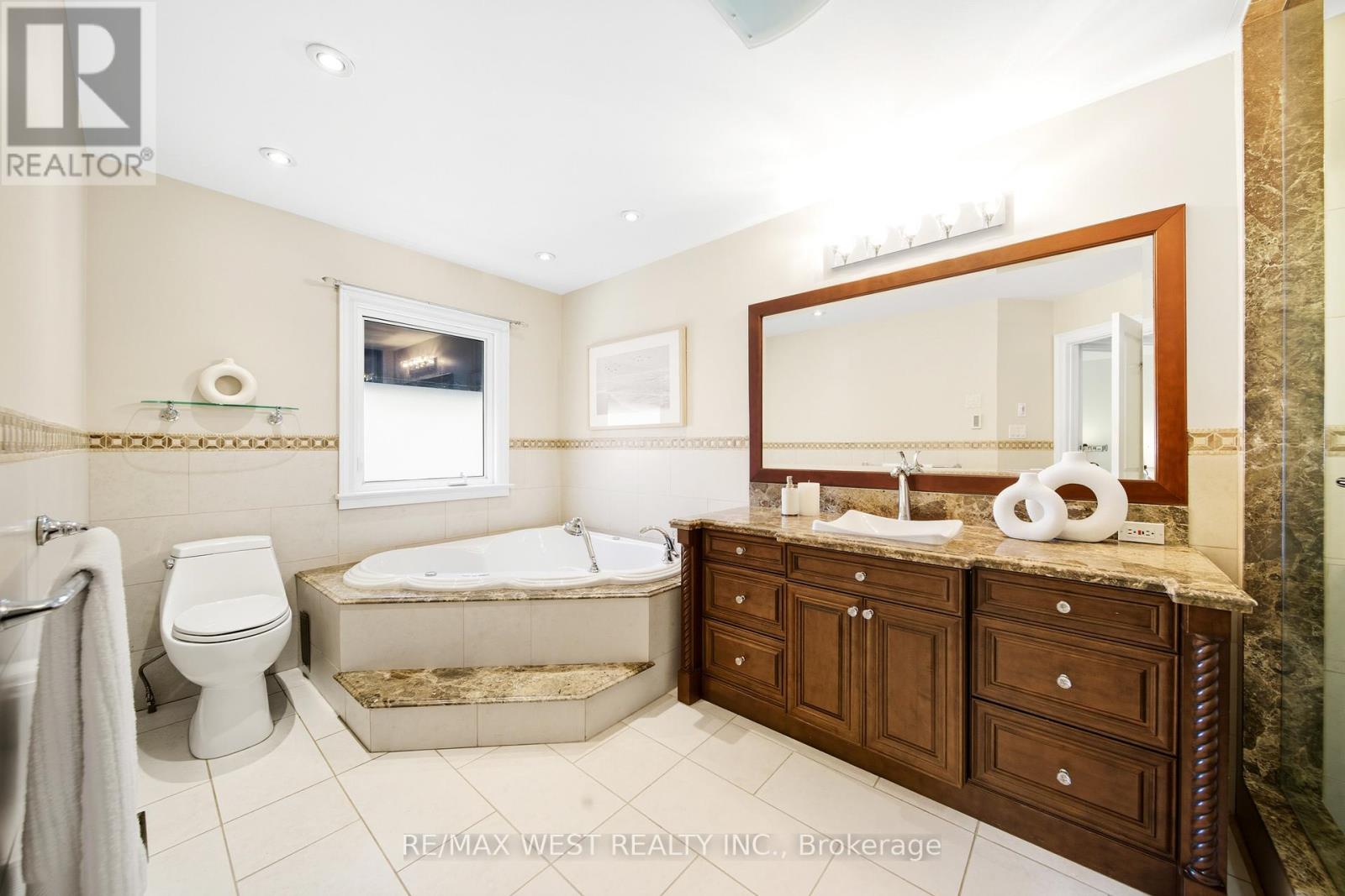 192 Pacific Avenue, Toronto, Ontario  M6P 2P5 - Photo 24 - W12796890