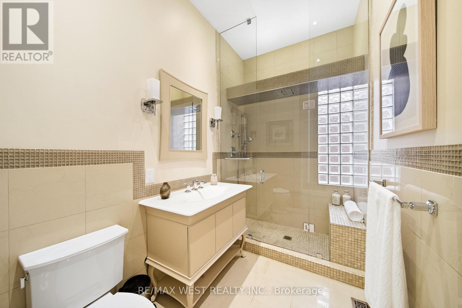 192 Pacific Avenue, Toronto, Ontario  M6P 2P5 - Photo 5 - W12796890