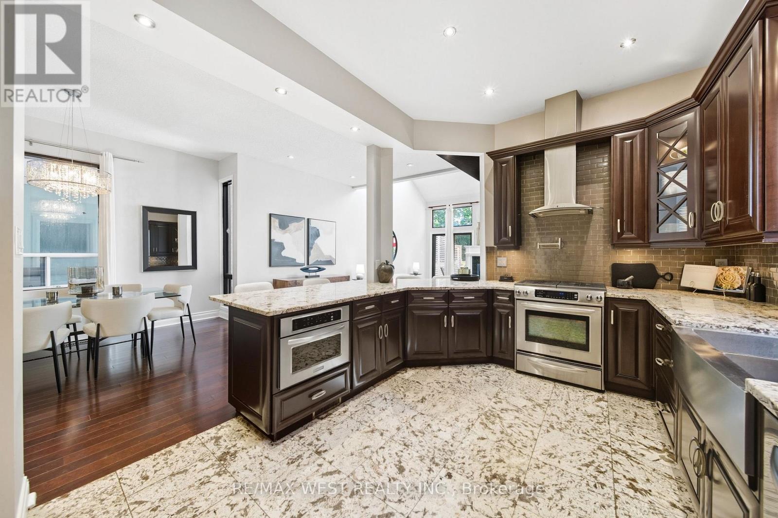 192 Pacific Avenue, Toronto, Ontario  M6P 2P5 - Photo 9 - W12796890