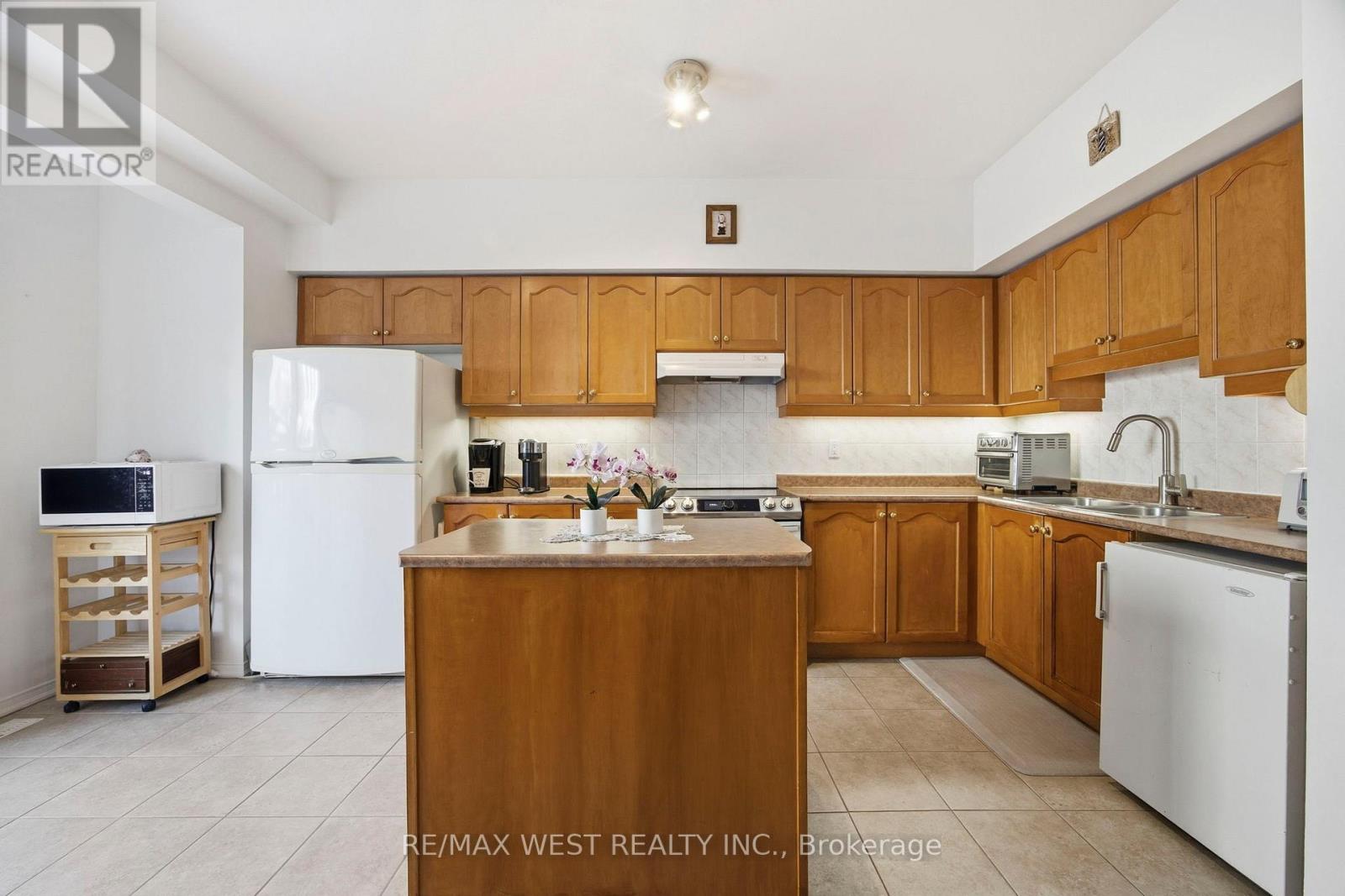 138 Manitoba Street, Toronto, Ontario  M8Y 1E3 - Photo 10 - W12797036