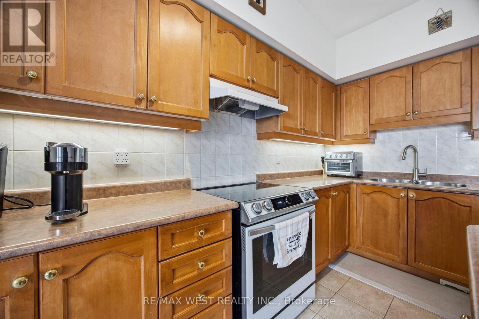 138 Manitoba Street, Toronto, Ontario  M8Y 1E3 - Photo 12 - W12797036