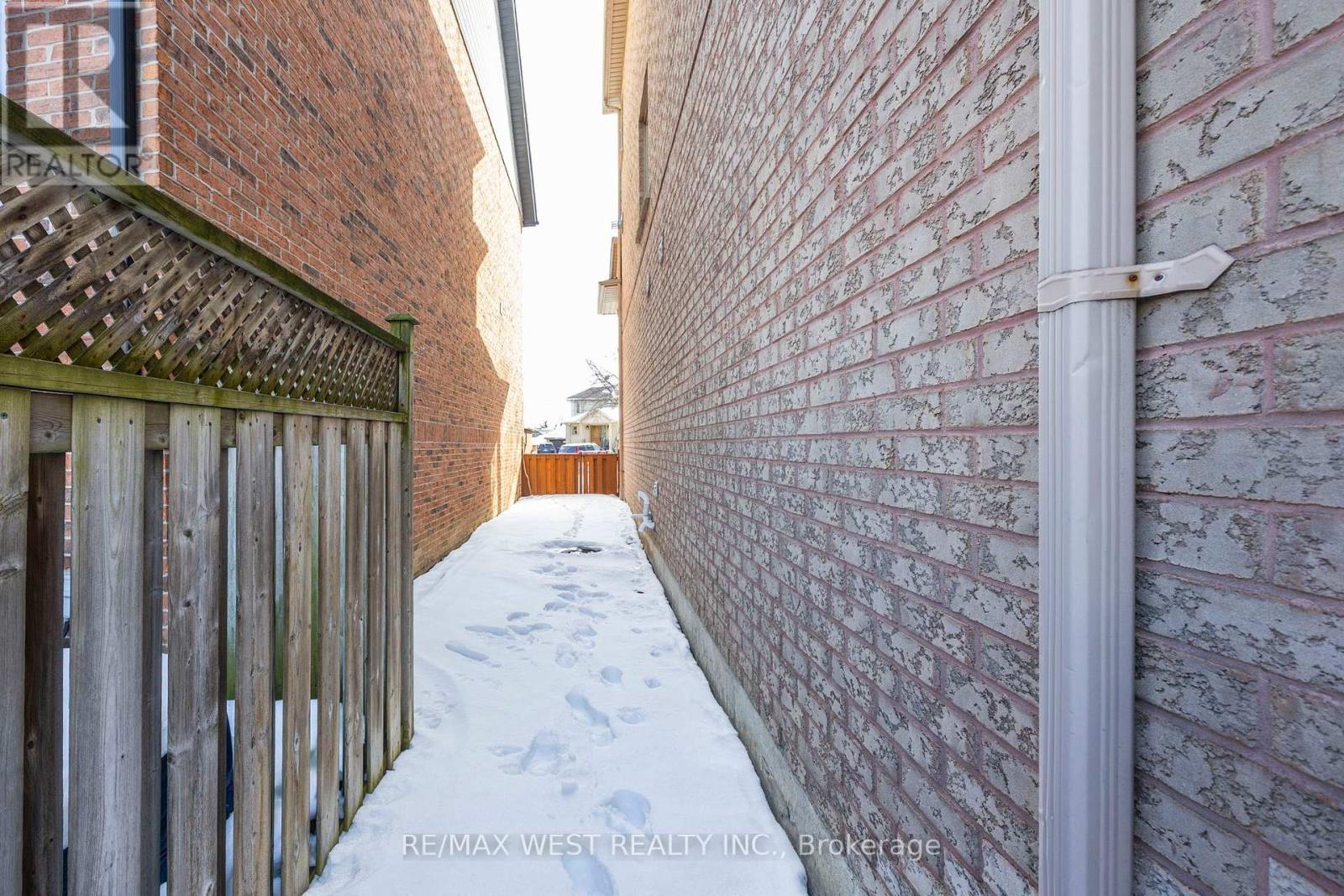 138 Manitoba Street, Toronto, Ontario  M8Y 1E3 - Photo 35 - W12797036