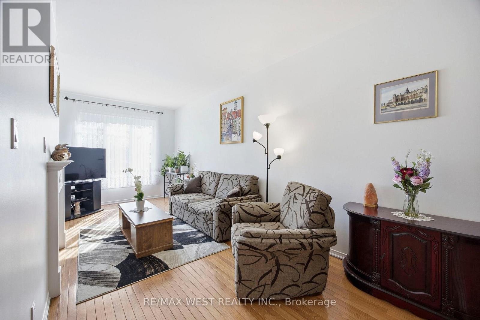 138 Manitoba Street, Toronto, Ontario  M8Y 1E3 - Photo 4 - W12797036
