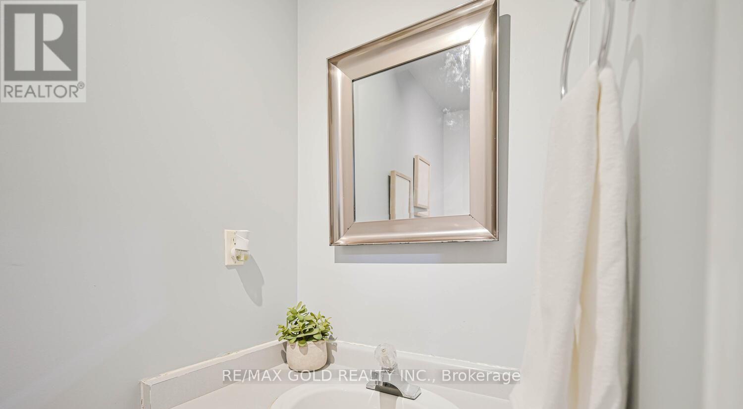 73 Chipmunk Crescent, Brampton, Ontario  L6R 1B4 - Photo 10 - W12797056