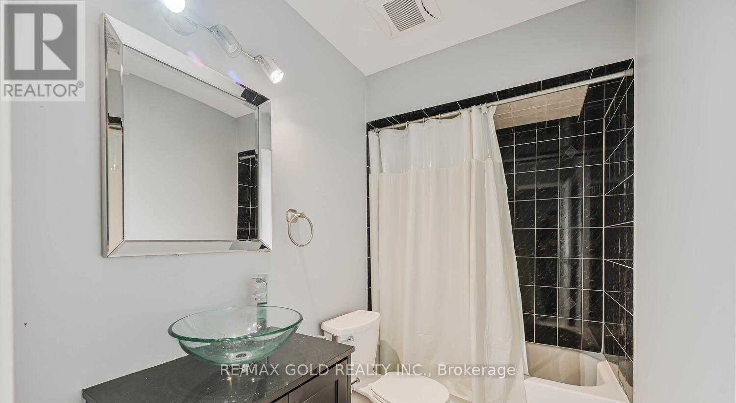 73 Chipmunk Crescent, Brampton, Ontario  L6R 1B4 - Photo 14 - W12797056