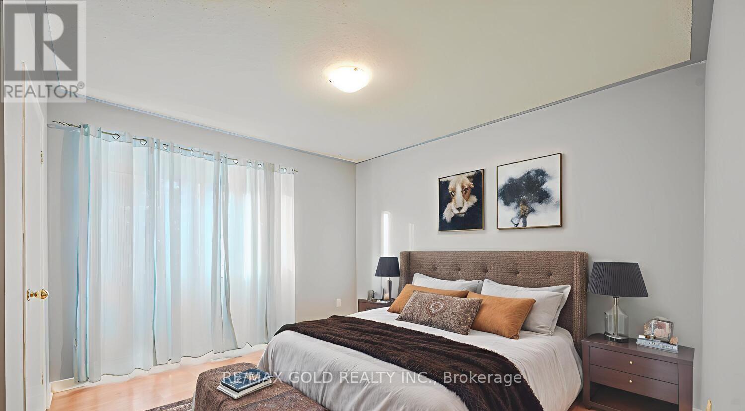 73 Chipmunk Crescent, Brampton, Ontario  L6R 1B4 - Photo 15 - W12797056