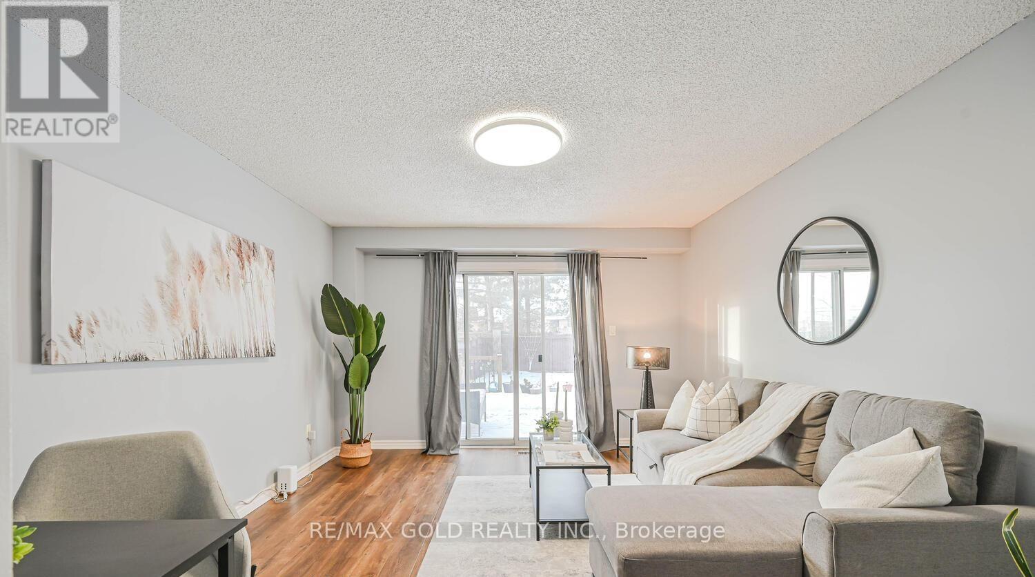 73 Chipmunk Crescent, Brampton, Ontario  L6R 1B4 - Photo 4 - W12797056