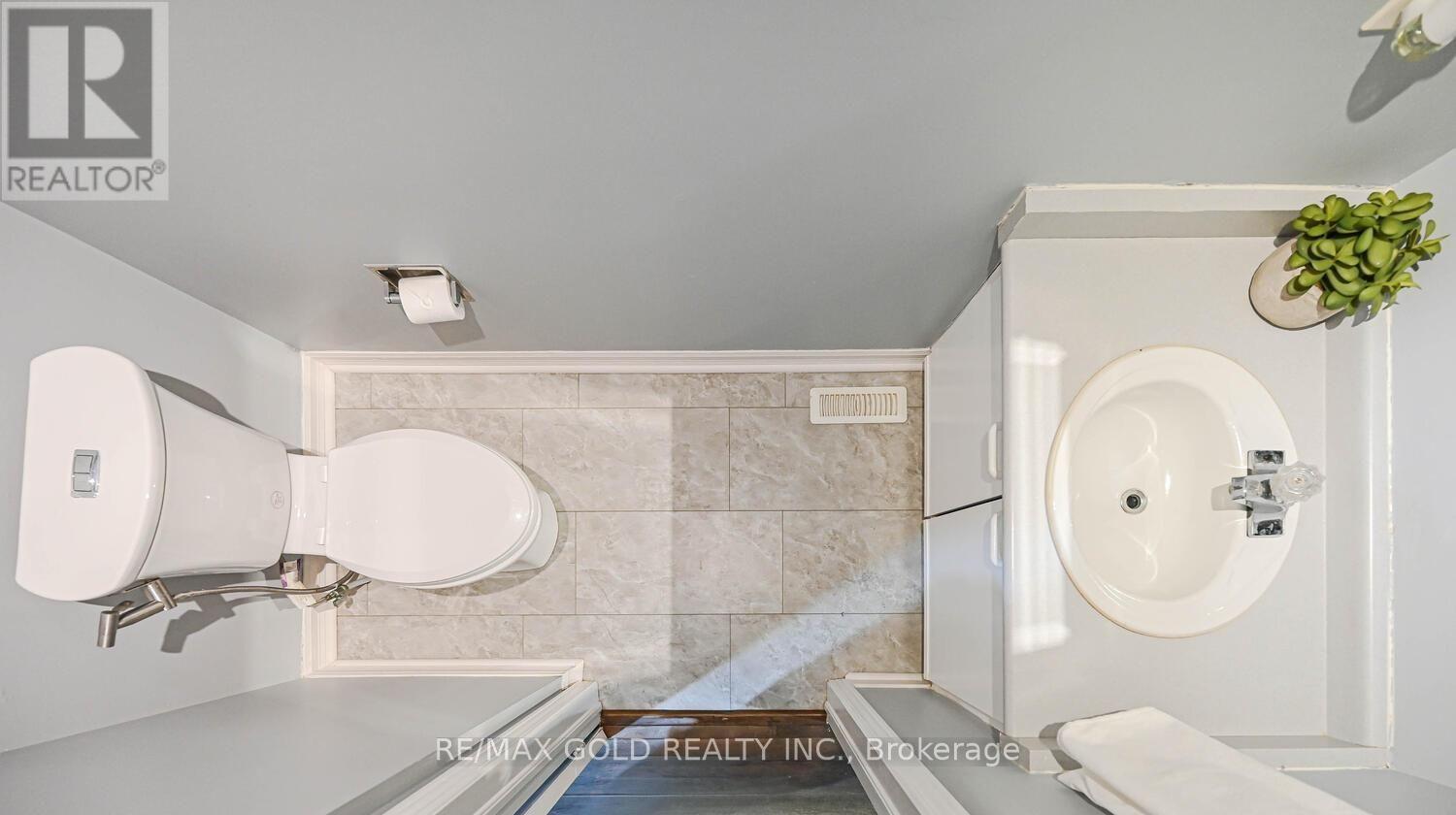 73 Chipmunk Crescent, Brampton, Ontario  L6R 1B4 - Photo 9 - W12797056