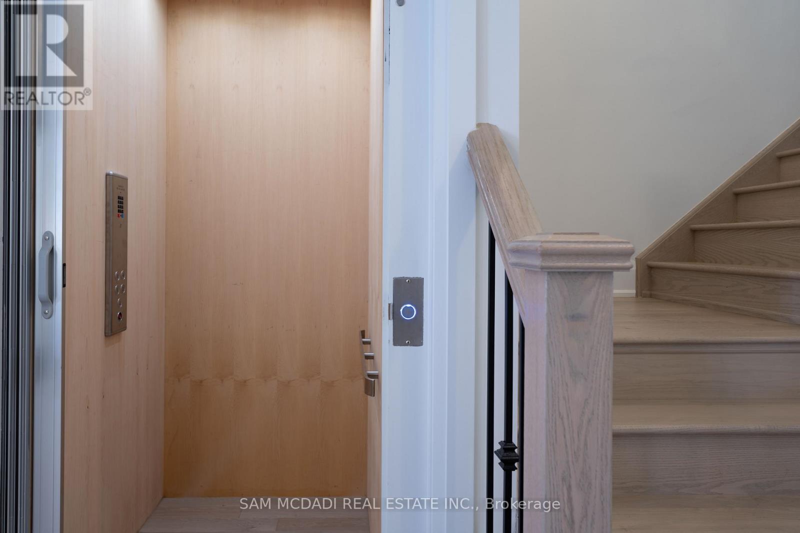 1949 Barbertown Road, Mississauga, Ontario  L5M 2G9 - Photo 14 - W12797068