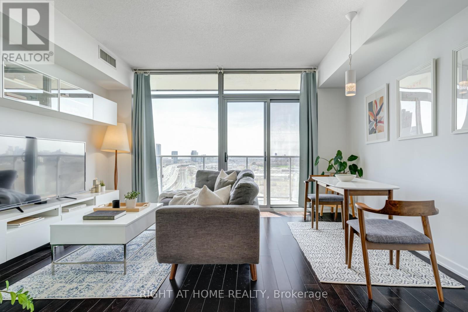 1706 - 105 THE QUEENSWAY AVENUE, Toronto, Ontario