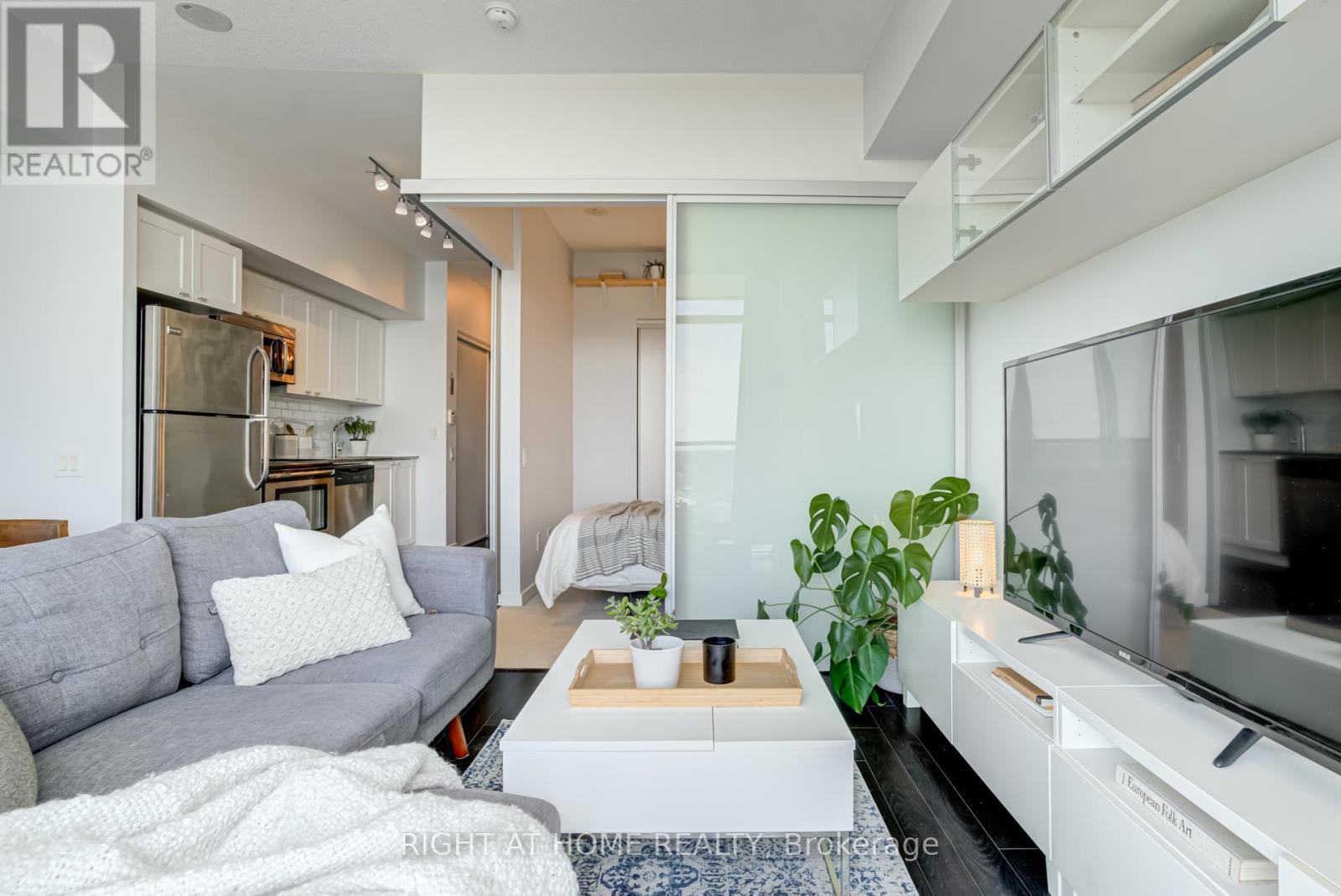 1706 - 105 The Queensway Avenue, Toronto, Ontario  M6S 5B5 - Photo 13 - W12797090