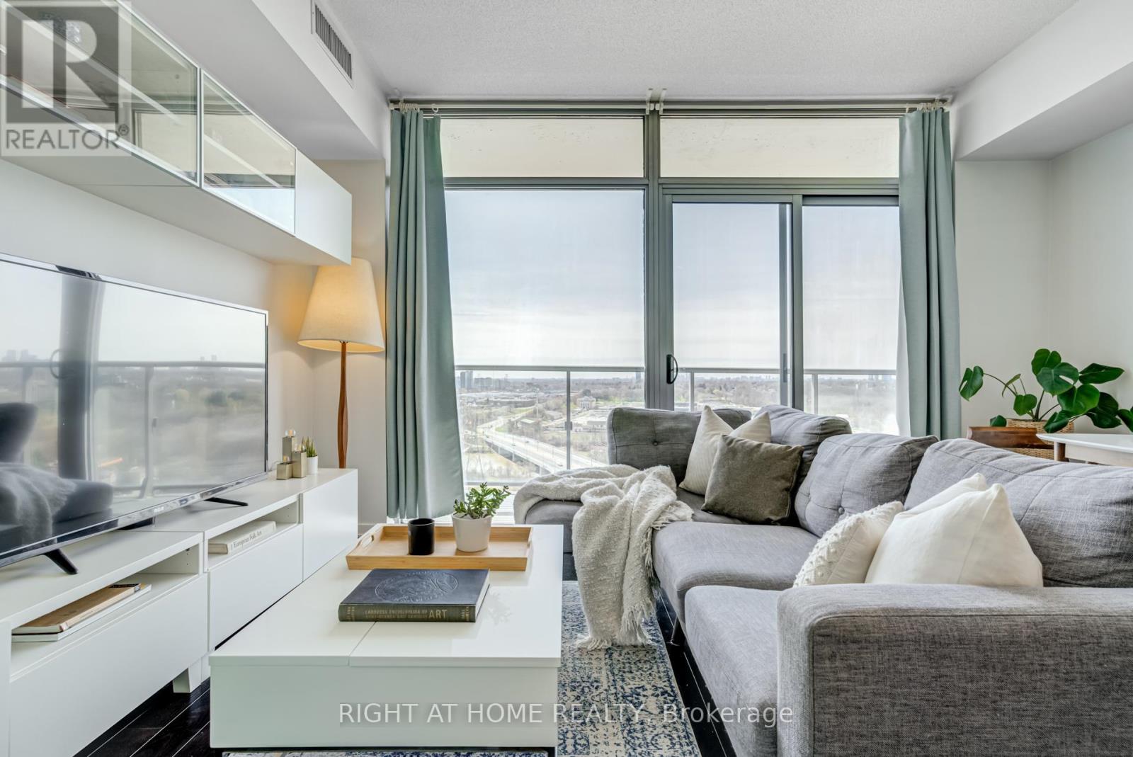 1706 - 105 The Queensway Avenue, Toronto, Ontario  M6S 5B5 - Photo 14 - W12797090