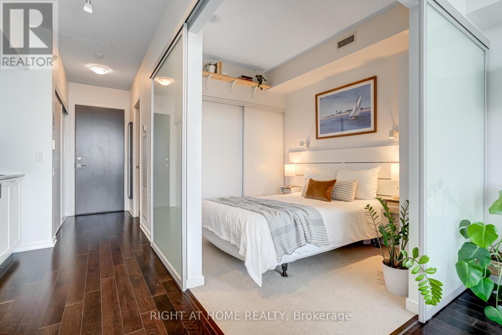 1706 - 105 The Queensway Avenue, Toronto, Ontario  M6S 5B5 - Photo 19 - W12797090