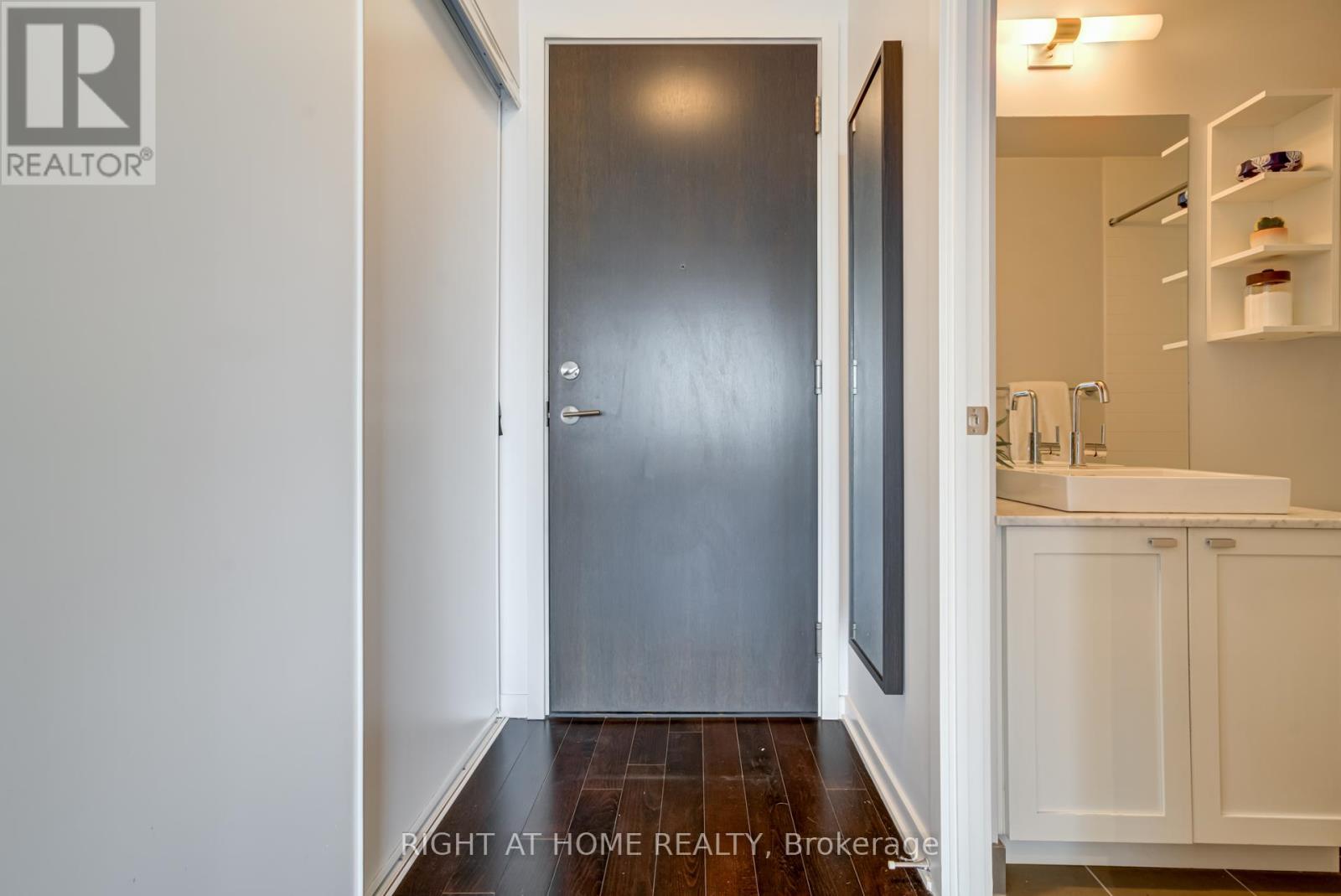 1706 - 105 The Queensway Avenue, Toronto, Ontario  M6S 5B5 - Photo 2 - W12797090