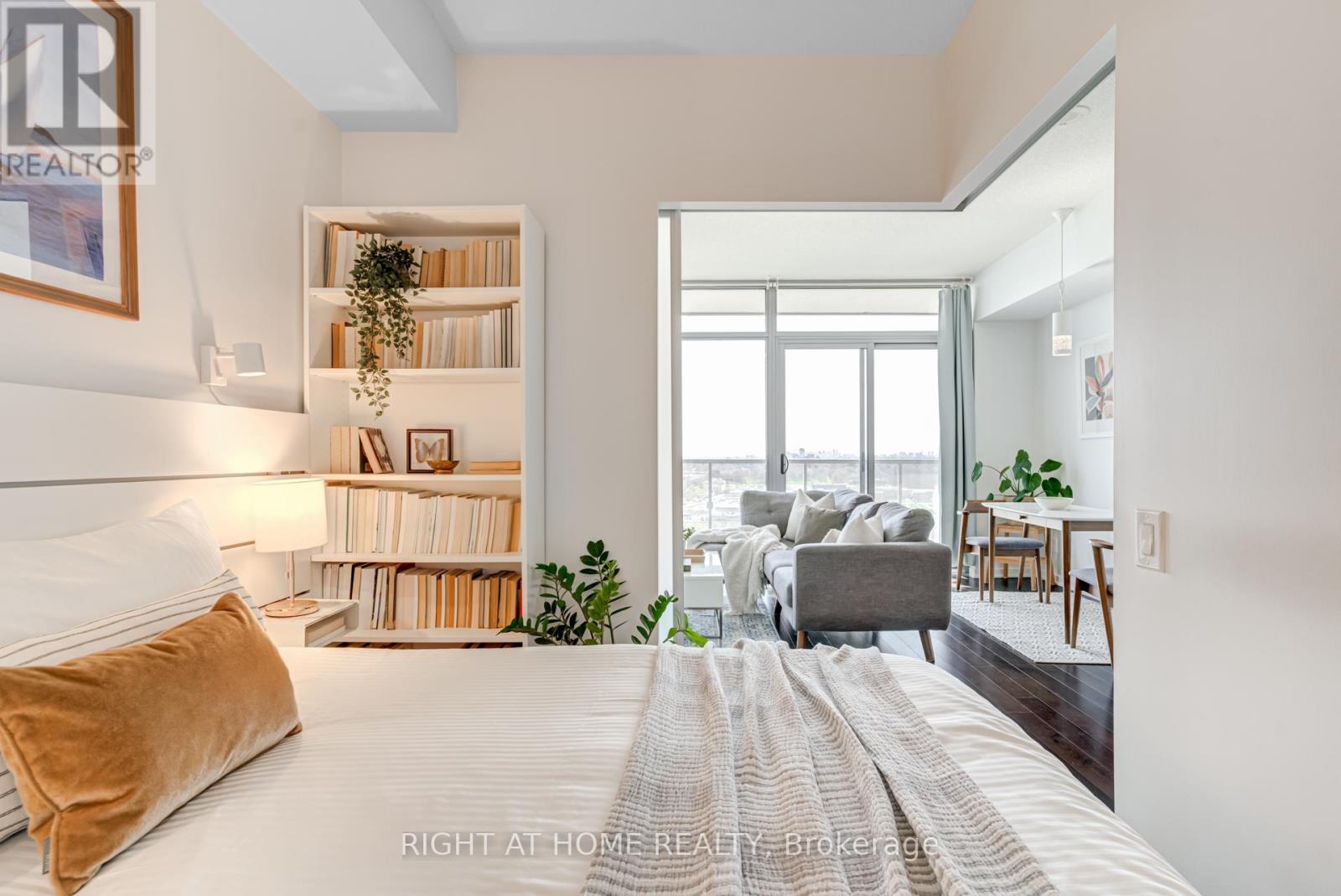 1706 - 105 The Queensway Avenue, Toronto, Ontario  M6S 5B5 - Photo 22 - W12797090