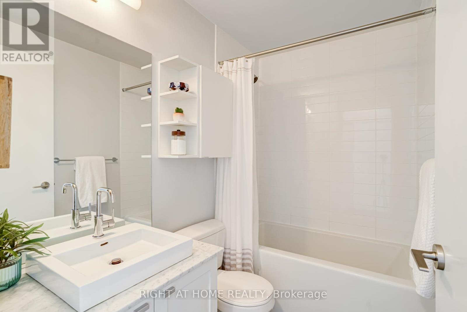 1706 - 105 The Queensway Avenue, Toronto, Ontario  M6S 5B5 - Photo 23 - W12797090