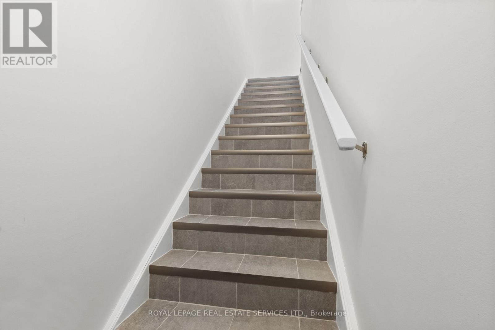 30 Thatcher Drive, Guelph (Kortright East), Ontario  N1L 0R9 - Photo 4 - X12796794