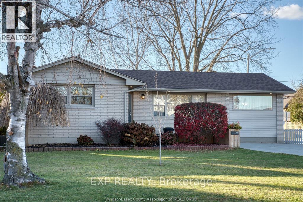 111 Danforth Avenue, Leamington, Ontario  N8H 2R1 - Photo 2 - X12796808