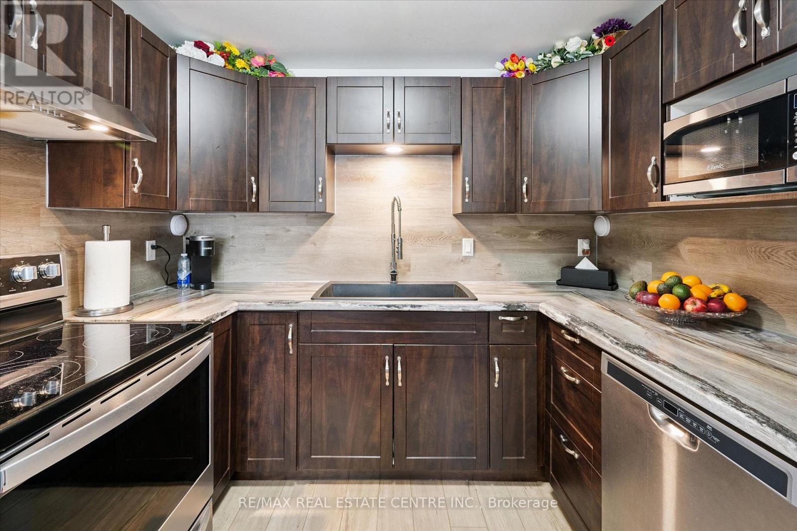 9 - 120 Country Club Drive, Guelph, Ontario  N1E 3K7 - Photo 12 - X12796858