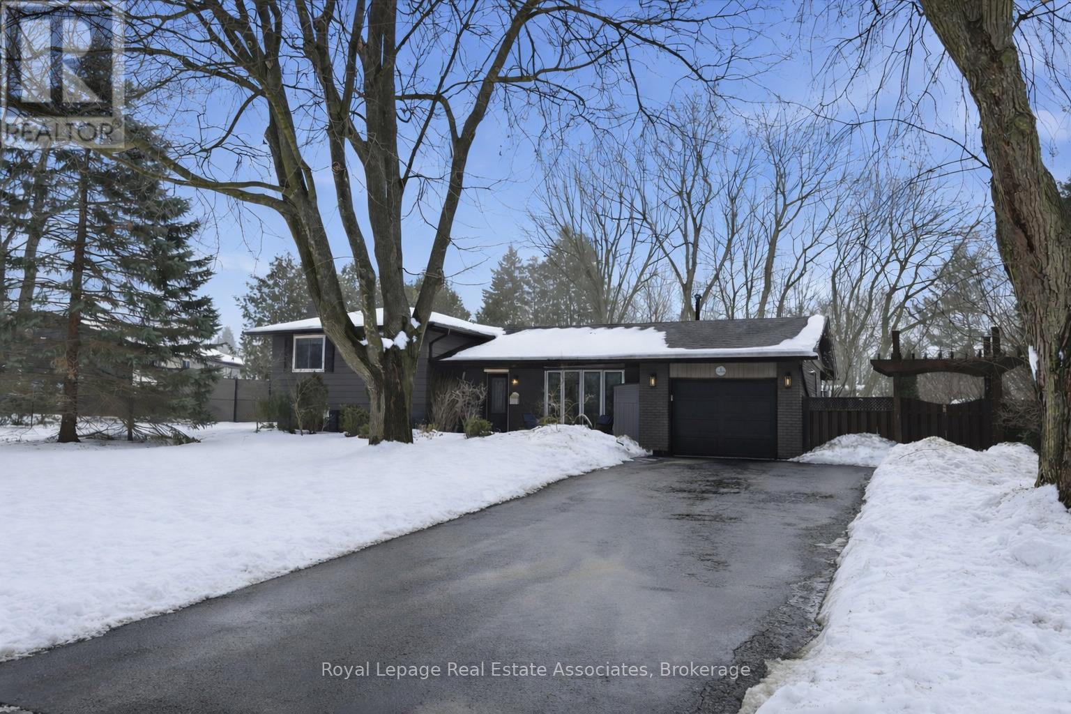 3 Tynedale Court, Hamilton, Ontario  L0R 1H3 - Photo 2 - X12796896