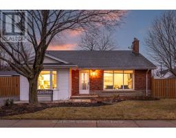 237 HOOVER CRESCENT, Hamilton, Ontario
