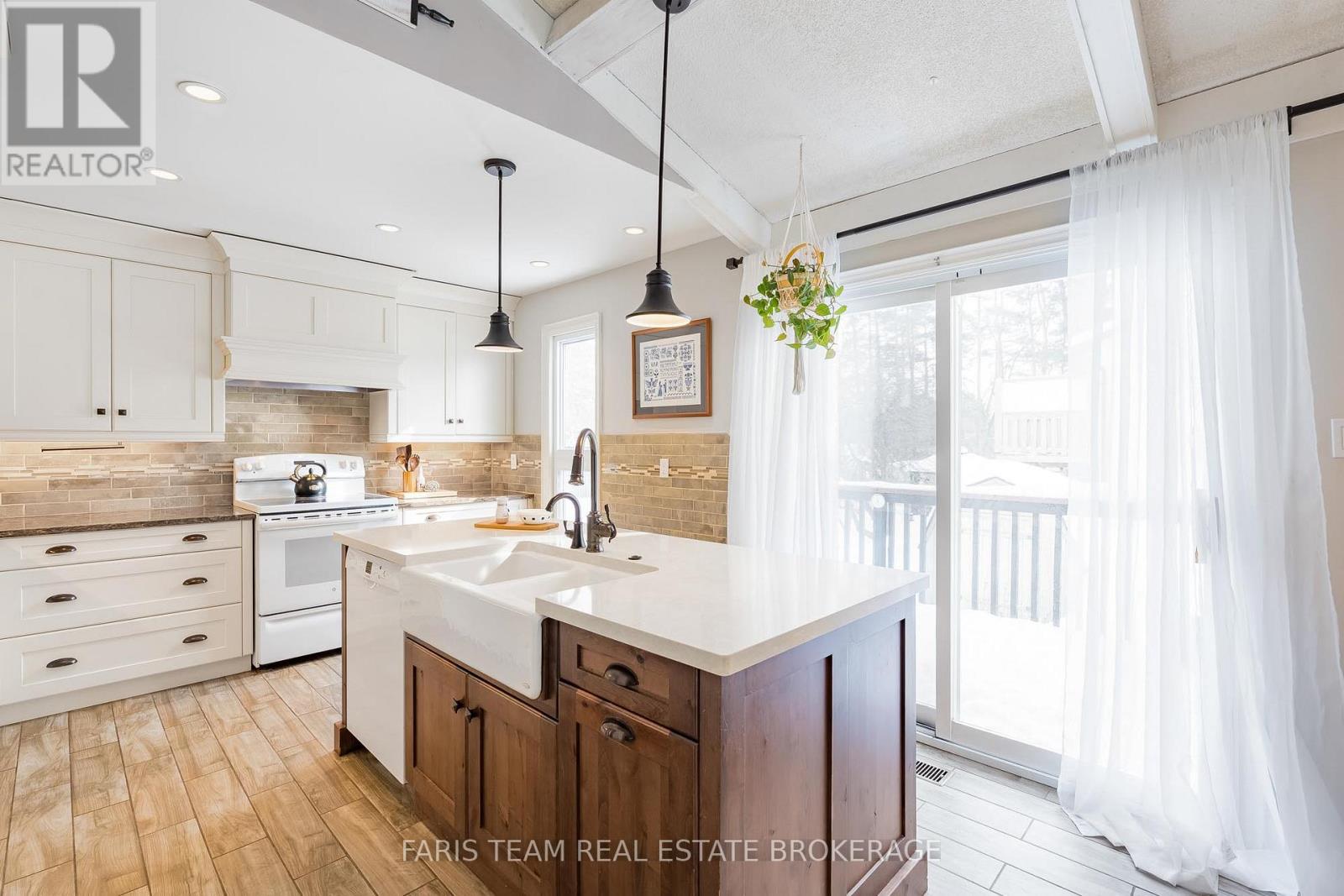 2263 25th Side Road, Innisfil, Ontario  L9S 2E5 - Photo 6 - N12797060