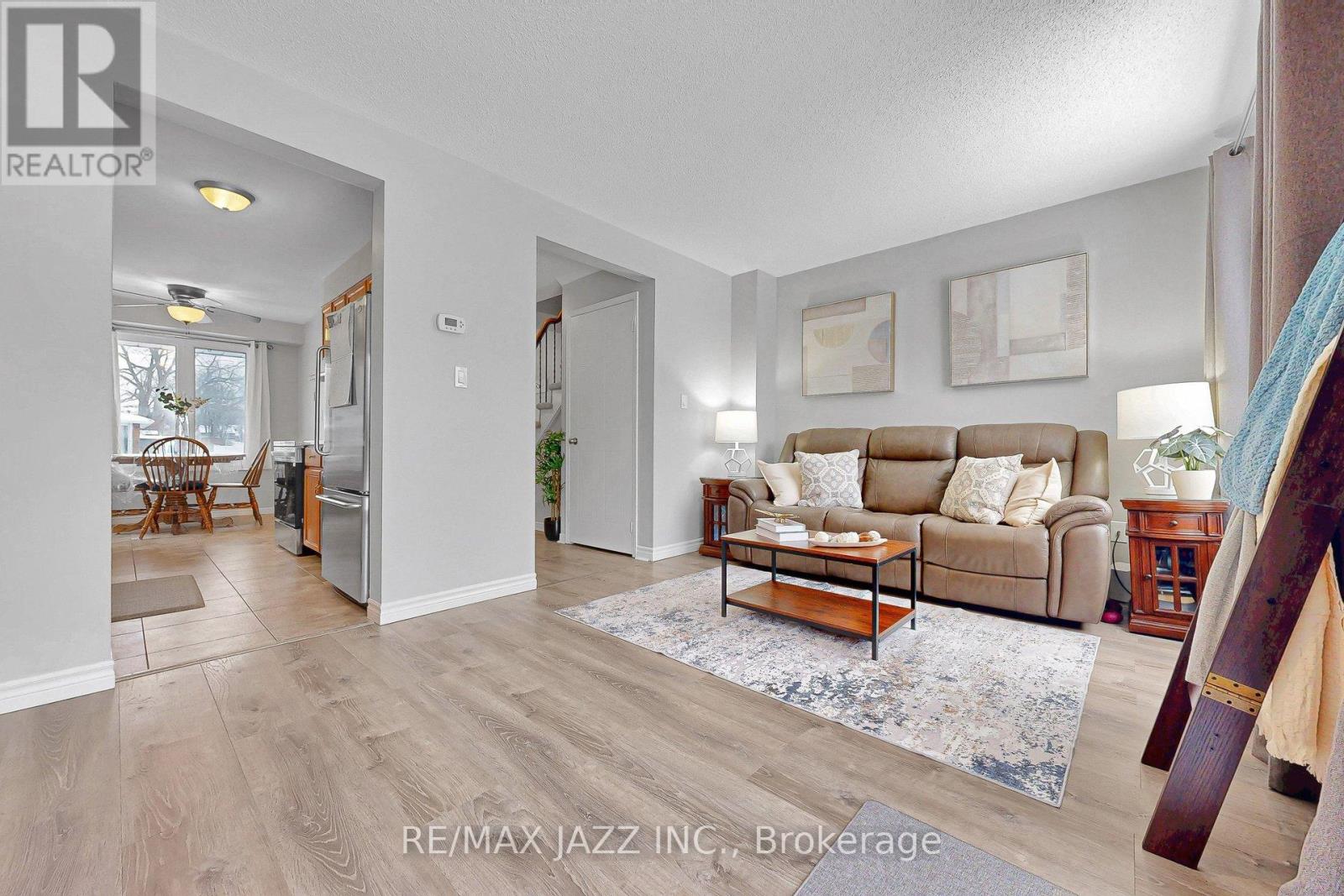 102 Penfound Drive, Clarington, Ontario  L1C 4B8 - Photo 9 - E12797204