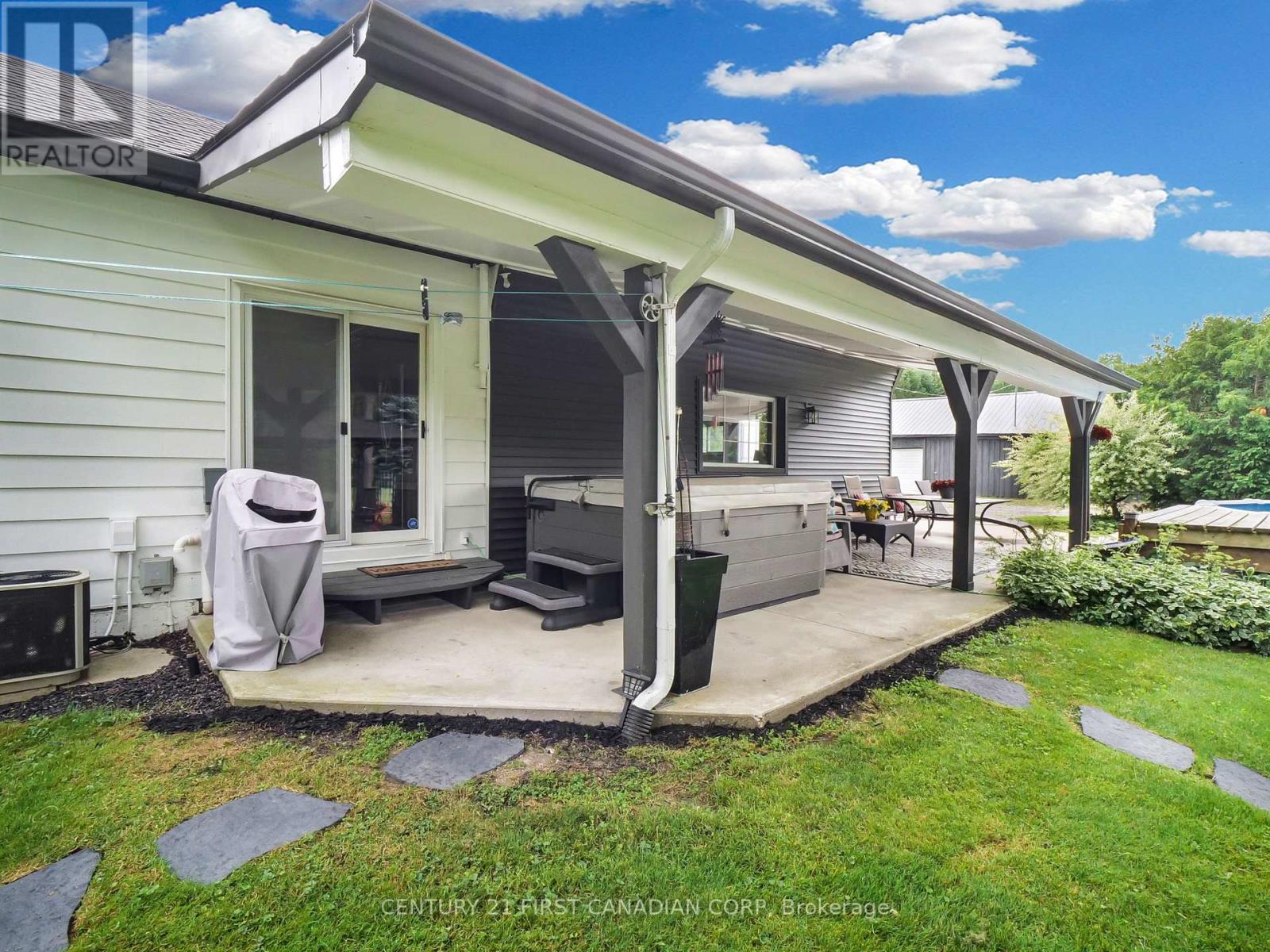 13660 Longwoods Road, Chatham-Kent, Ontario  N0P 2K0 - Photo 9 - X12797256