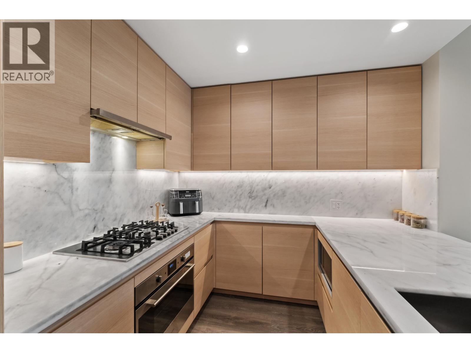 1601 305 Morrissey Road, Port Moody, British Columbia  V3H 0M3 - Photo 2 - R3090966