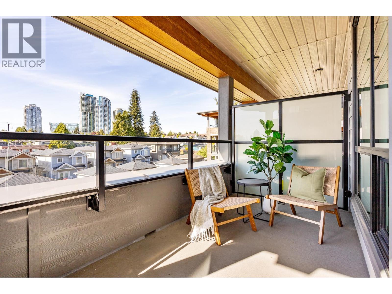 321 7599 15th Street, Burnaby, British Columbia  V3N 0H9 - Photo 2 - R3090970