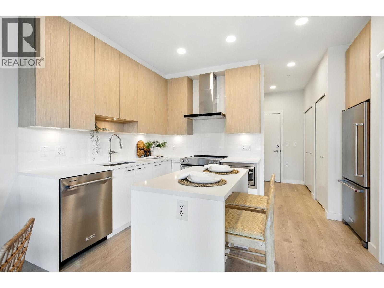 321 7599 15th Street, Burnaby, British Columbia  V3N 0H9 - Photo 8 - R3090970