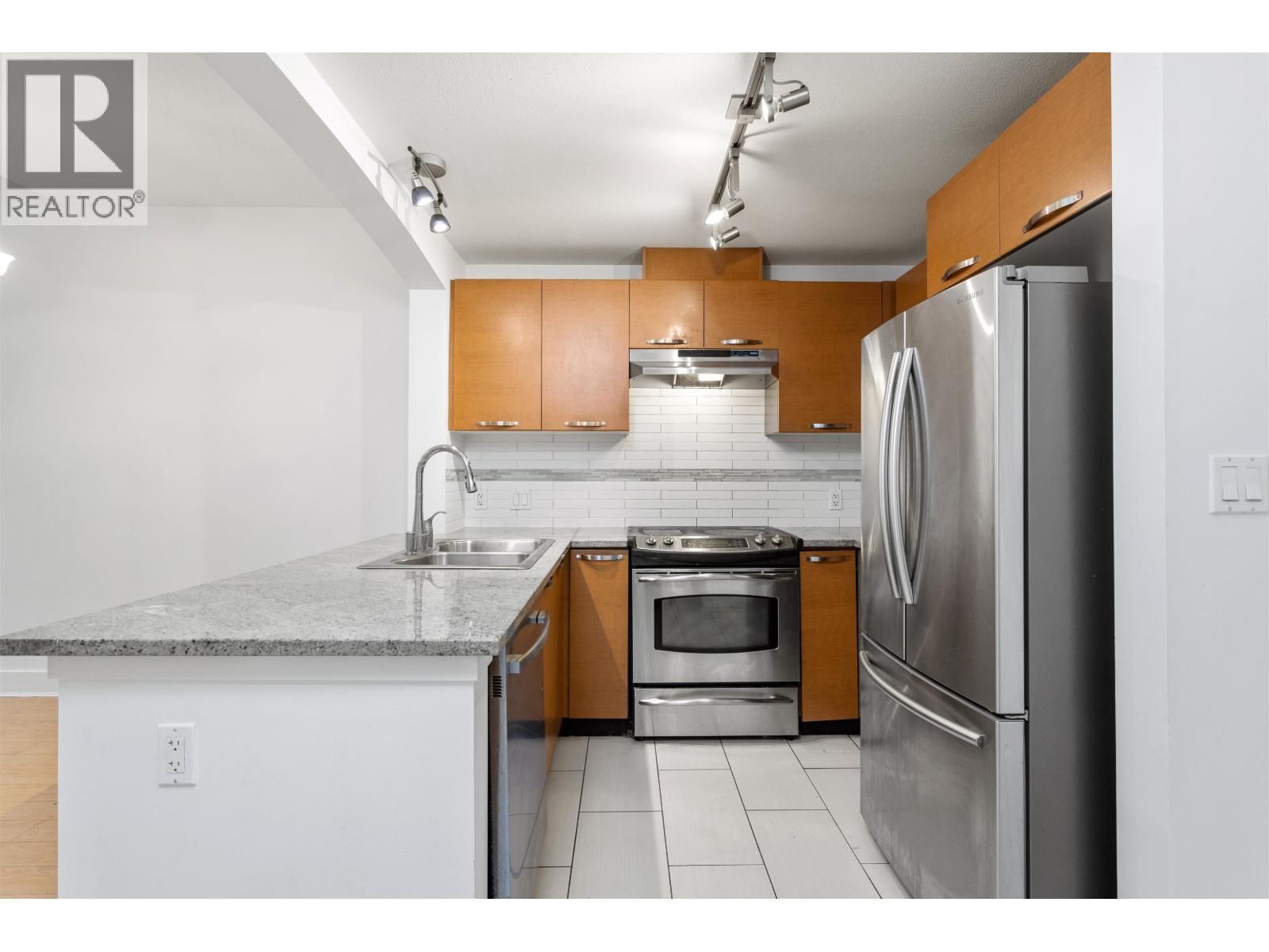 420 7478 Byrnepark Walk, Burnaby, British Columbia  V3N 0B5 - Photo 5 - R3090956