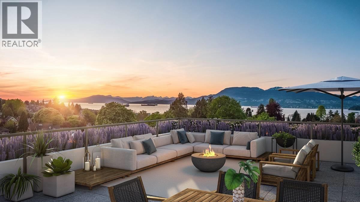 1981 Macdonald Street, Vancouver, British Columbia  V6K 1M7 - Photo 2 - R3090957