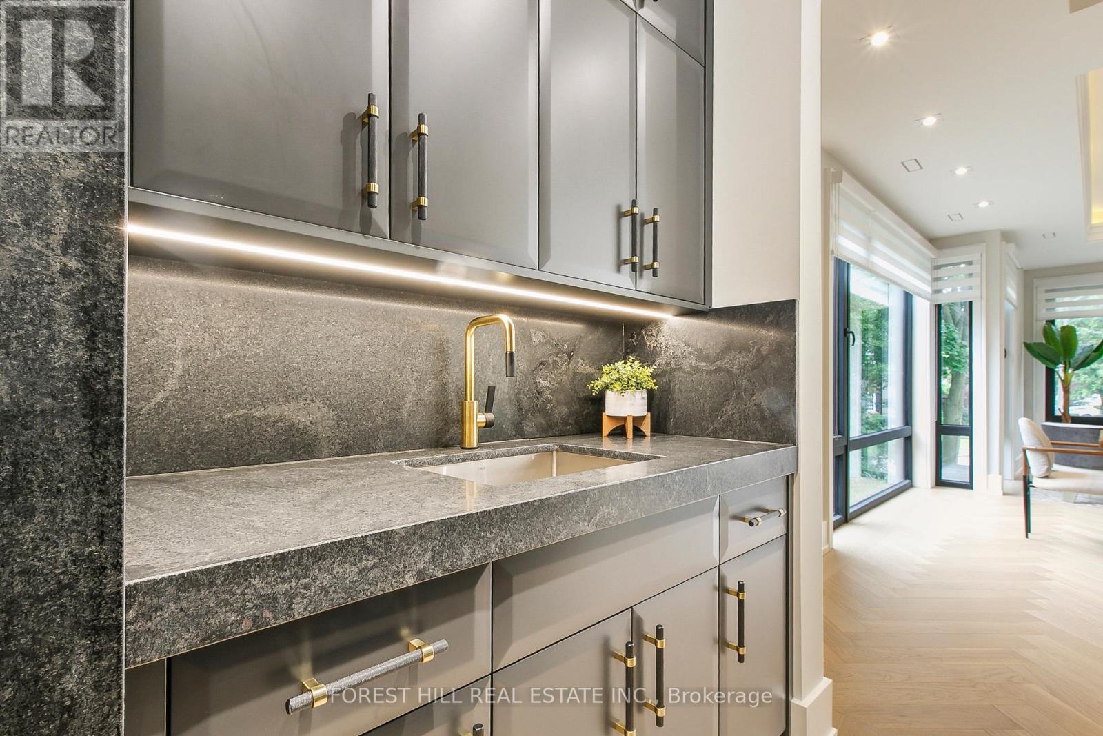 12 Otter Crescent, Toronto, Ontario  M5N 2W2 - Photo 9 - C12797134