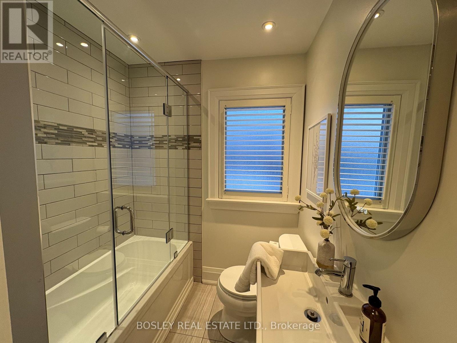 19 Thursfield Crescent, Toronto, Ontario  M4G 2N4 - Photo 13 - C12797194