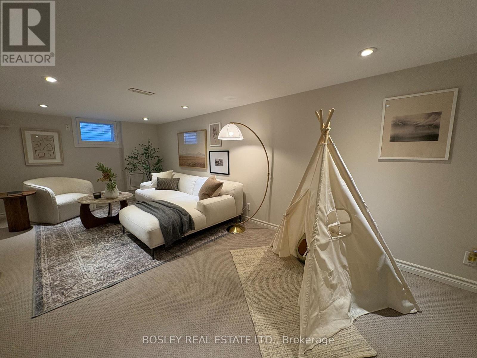 19 Thursfield Crescent, Toronto, Ontario  M4G 2N4 - Photo 14 - C12797194