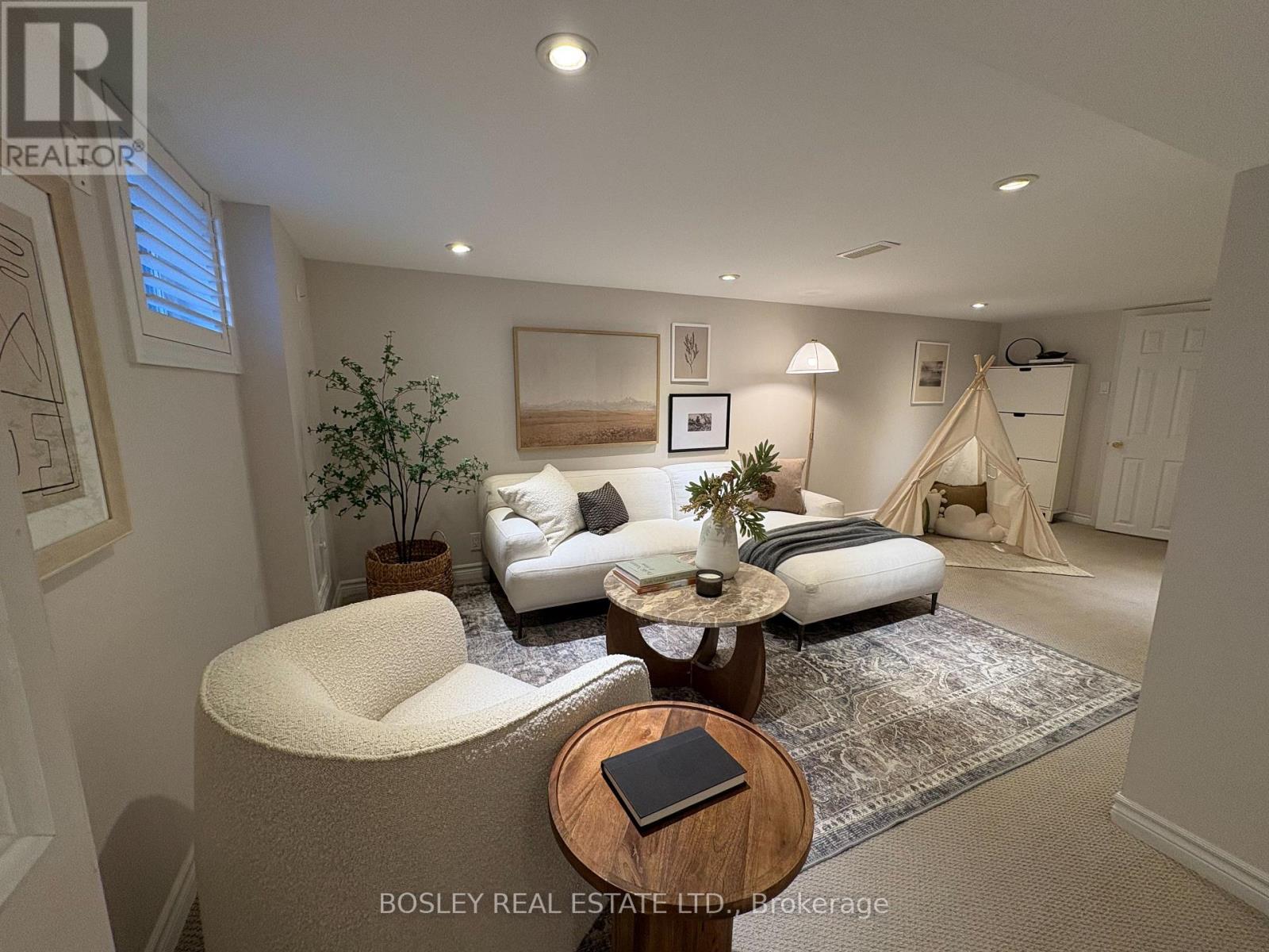 19 Thursfield Crescent, Toronto, Ontario  M4G 2N4 - Photo 15 - C12797194