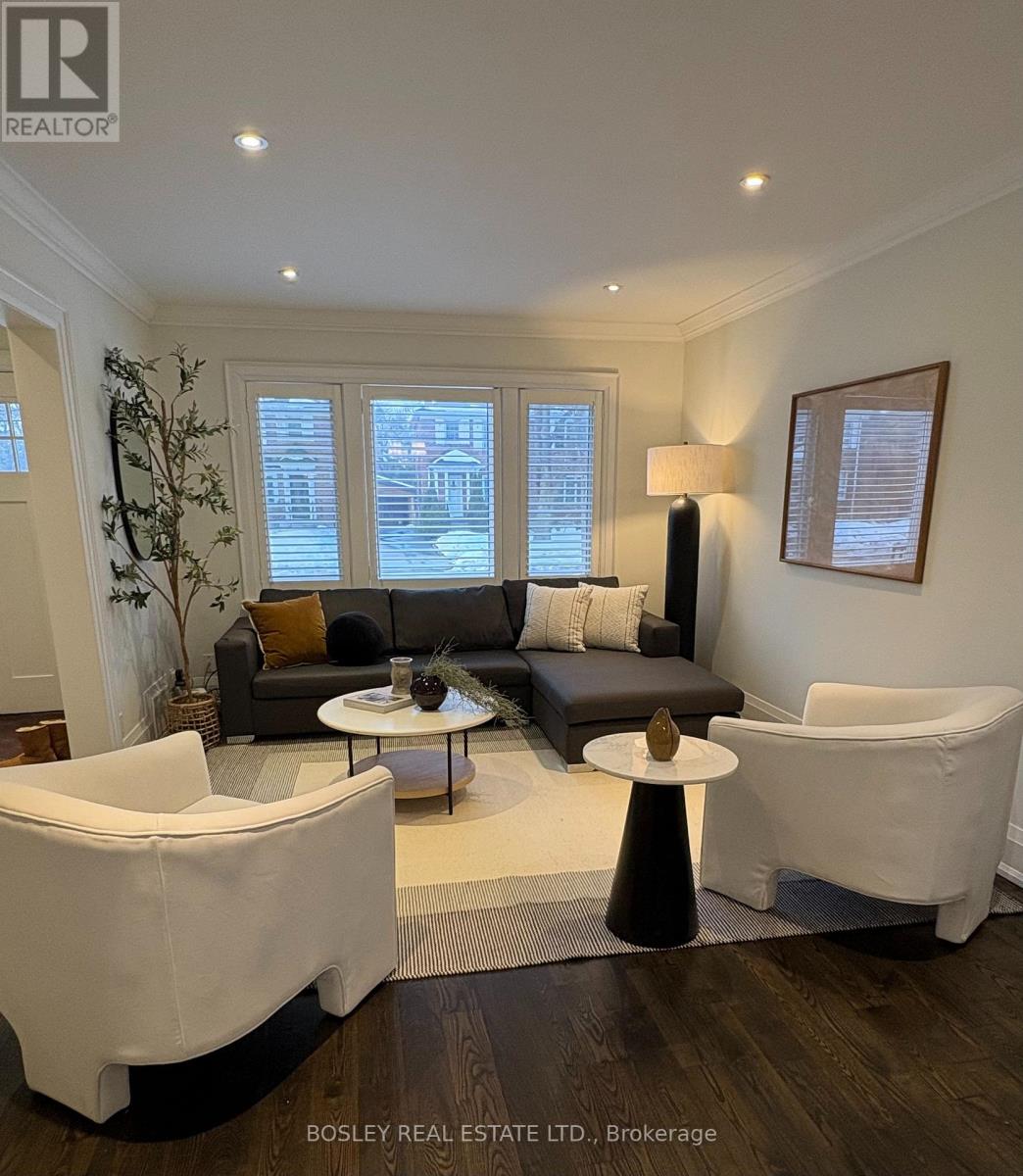 19 Thursfield Crescent, Toronto, Ontario  M4G 2N4 - Photo 3 - C12797194