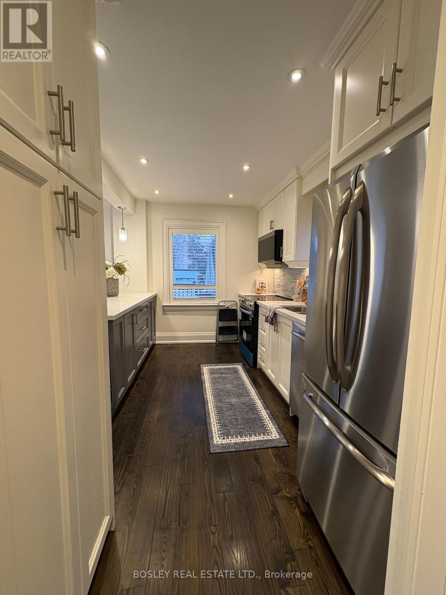 19 Thursfield Crescent, Toronto, Ontario  M4G 2N4 - Photo 8 - C12797194