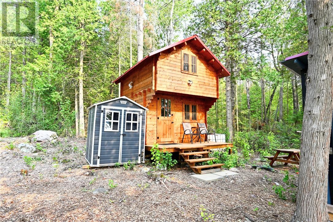 102 Sandy Point, manitowaning, Ontario