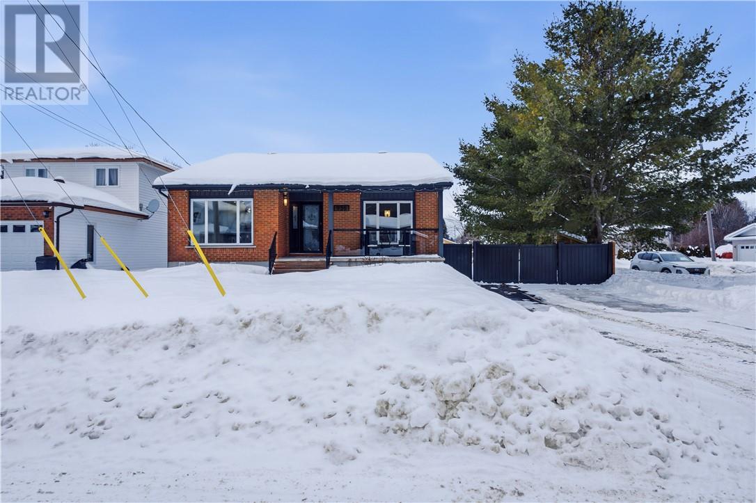 936 Jeanne D'arc Street, Hanmer, Ontario  P3P 1R9 - Photo 2 - 2126477