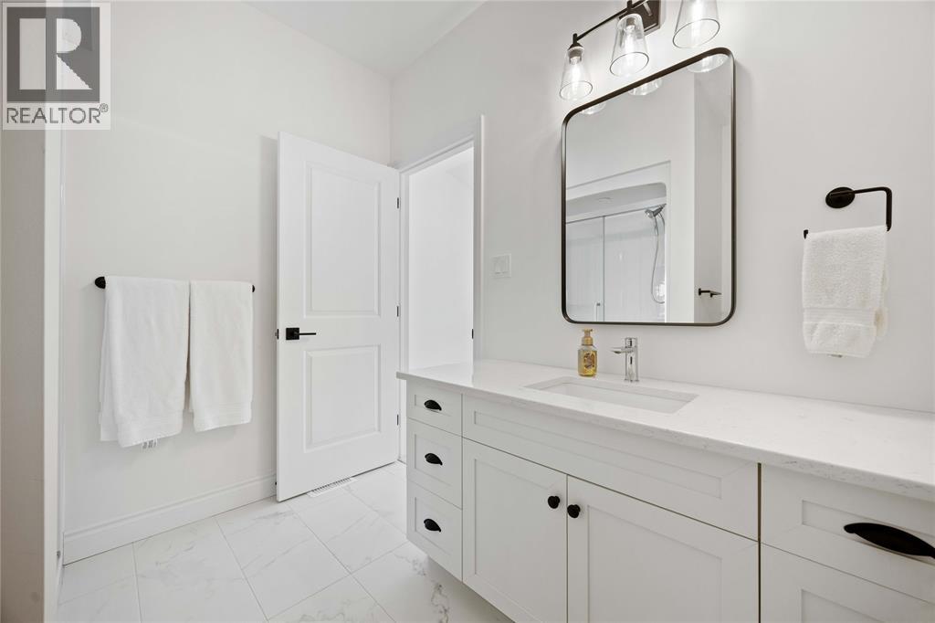 102 Leneve Street, Lambton Shores, Ontario  N0N 1J0 - Photo 15 - 26002787