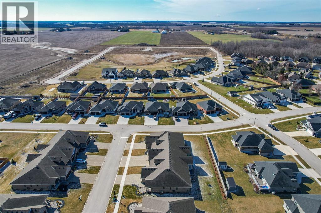 102 Leneve Street, Lambton Shores, Ontario  N0N 1J0 - Photo 23 - 26002787