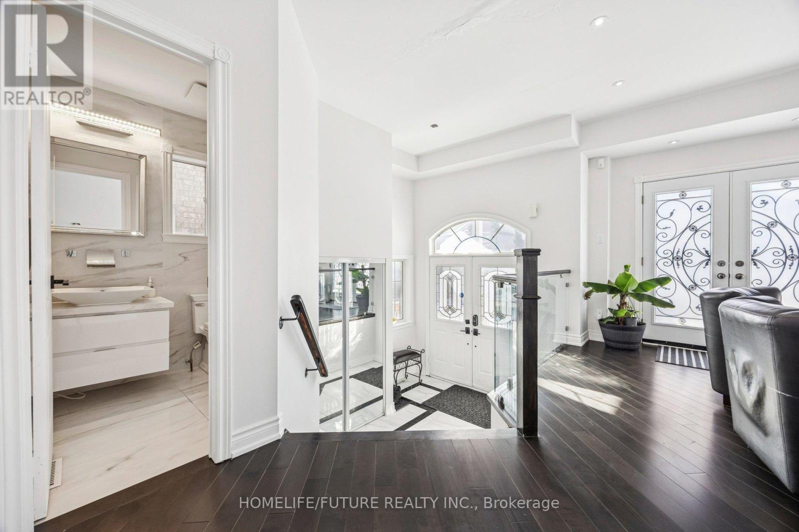 11 Pietro Drive, Vaughan (Vellore Village), Ontario  L6A 3K5 - Photo 4 - N12797186