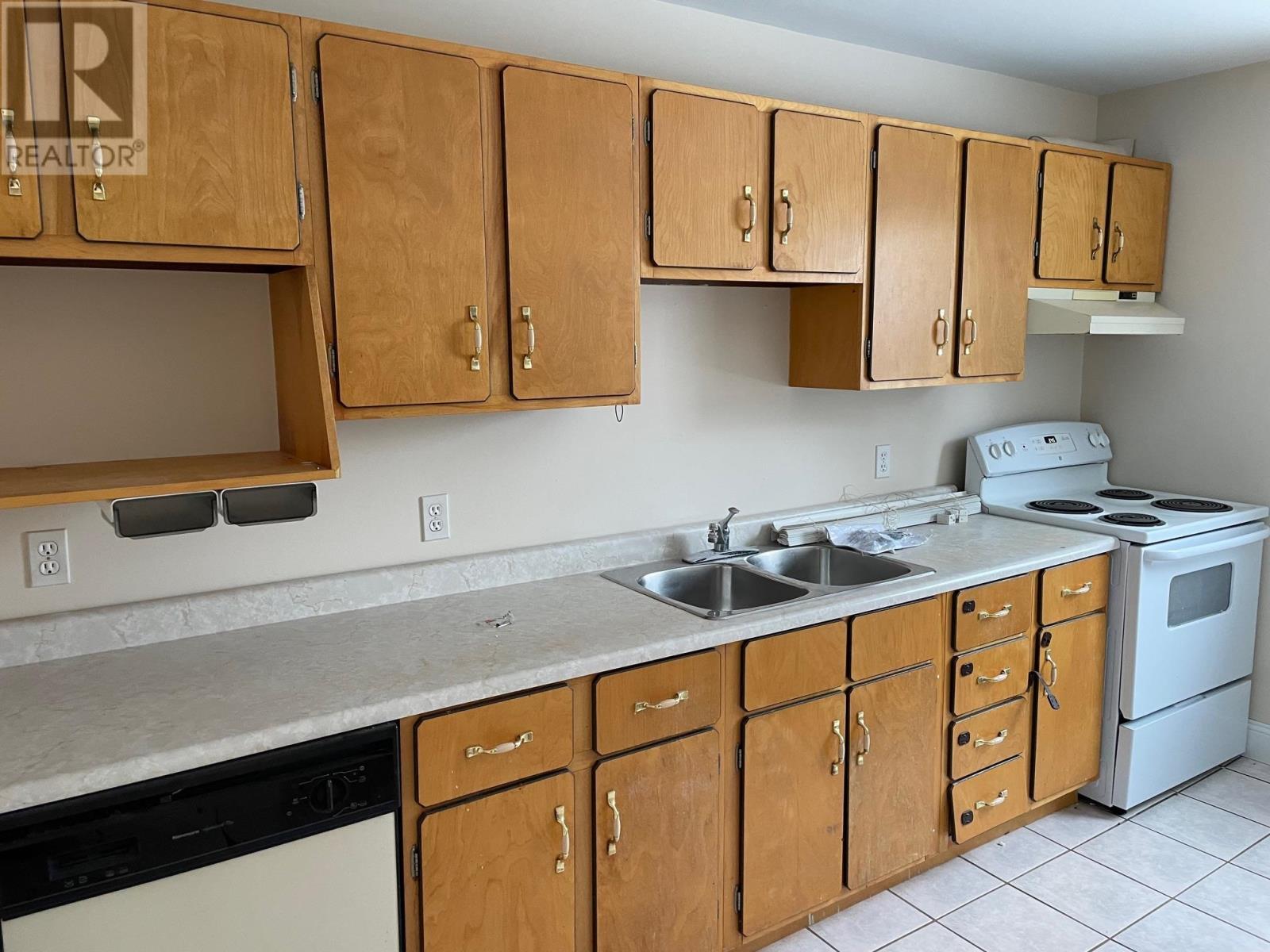 16 Belvedere Avenue, Charlottetown, Prince Edward Island  C1A 6A8 - Photo 3 - 202602952