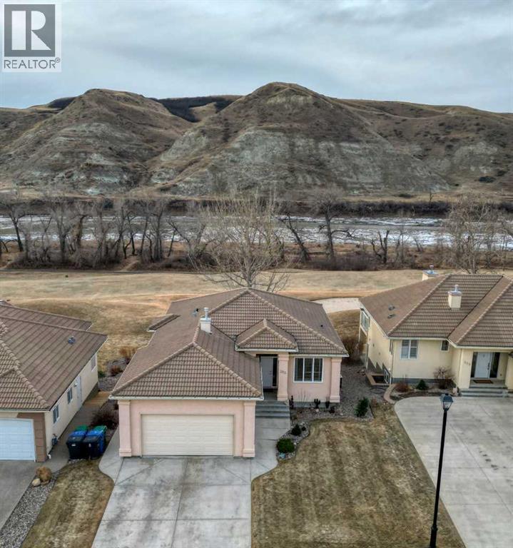 325 Canyon Boulevard W, Lethbridge, Alberta  T1K 6V2 - Photo 2 - A2286467