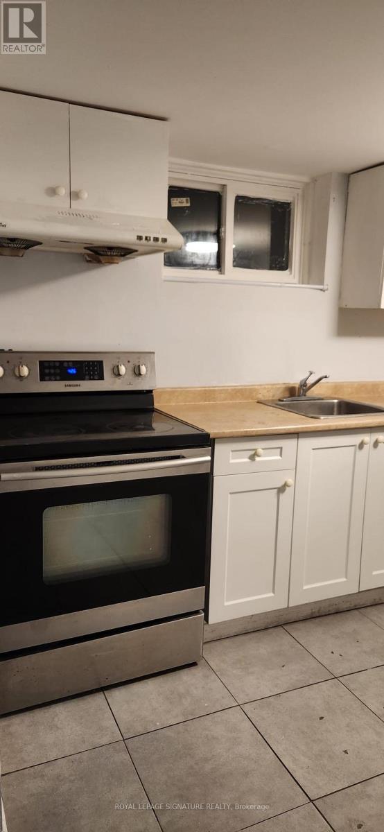 Lower - 3443 Queenston Drive, Mississauga (Erindale), Ontario  L5C 2G5 - Photo 7 - W12797264