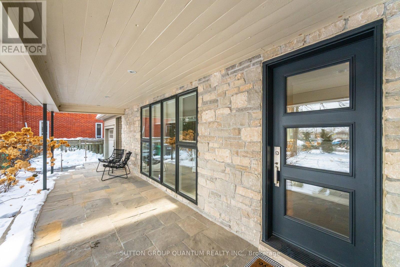 133 Mineola Road E, Mississauga, Ontario  L5G 2E7 - Photo 4 - W12783284