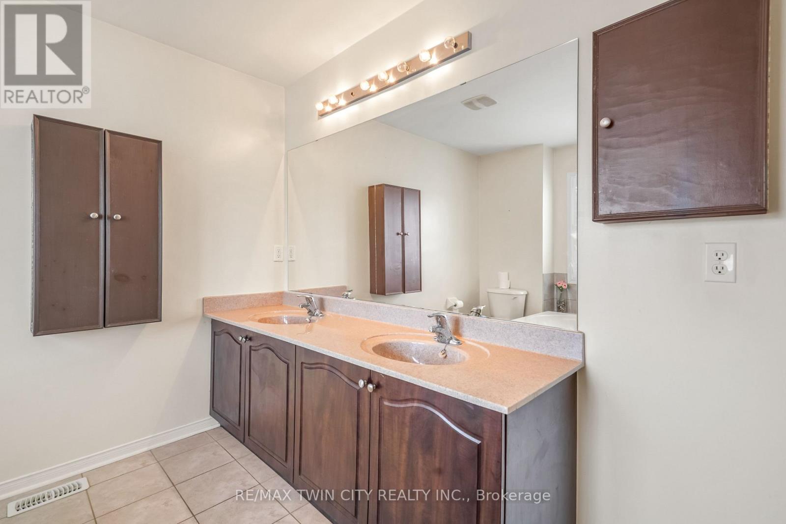 199 Blackburn Drive, Brantford, Ontario  N3T 0A9 - Photo 32 - X12797100