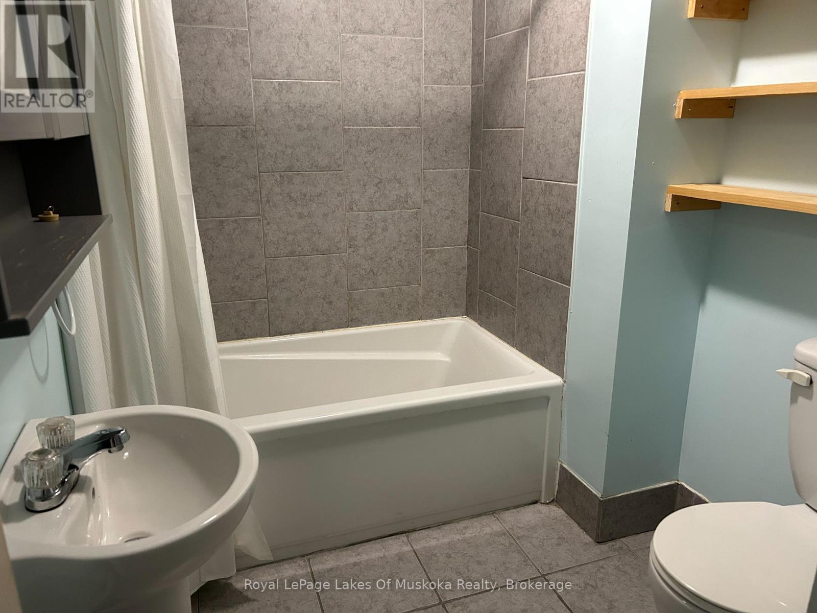 190 Ecclestone Drive, Bracebridge (Monck (Bracebridge)), Ontario  P1L 1E5 - Photo 5 - X12797404